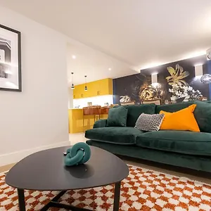Apartment Three Bedroom Near Brick Lane By Belvilla, London